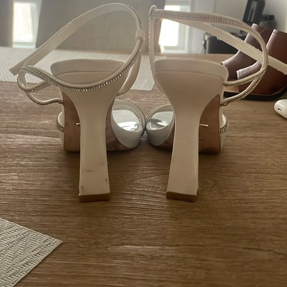 White and silver heals from Badgley Mischka - Picture 5 of 5